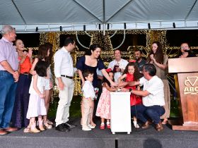 ABCZ inaugura oficialmente o Natal de Luzes no Parque Fernando Costa e premia vencedoras do Concurso de Desenho Prosas de Natal