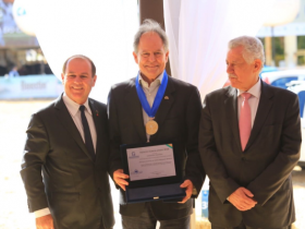 Presidente da ABCZ recebe Mérito Girolando, durante abertura da MegaLeite