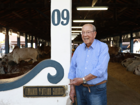 Aos 104 anos de idade, criador Fernando Penteado visita ExpoZebu
