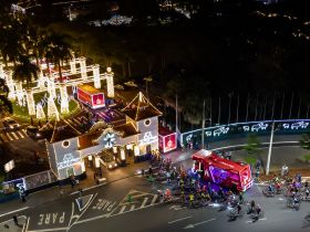 Caravana da Coca-Cola encanta público na passagem pelo ‘Natal no Parque’