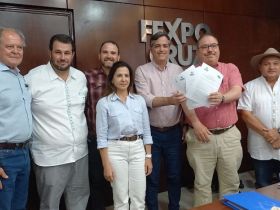 Na Bolívia, ABCZ e Ficebu assinam carta de intenção de serviço de registro genealógico na Guatemala