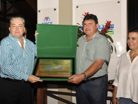 FAZU é homenageada pela Asocebu Bolívia