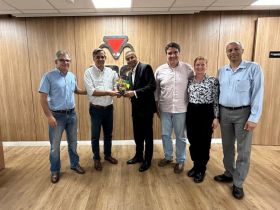 Em busca de inovação e aprendizado, delegação indiana visita a sede da ABCZ