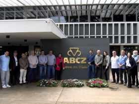 ABCZ recebe diretoria da ACIU