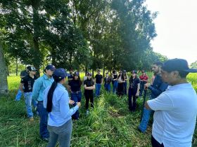 Alunos da EFOP/MG Uberaba visitam Fazenda Experimental da ABCZ