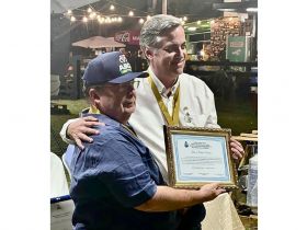 Presidente da ABCZ, Gabriel Garcia Cid, recebe título de cidadão cratense