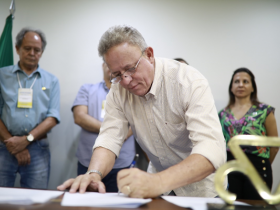 Protocolo para implantação do Pró-Genética na Bolívia é assinado durante reunião da Ficebu