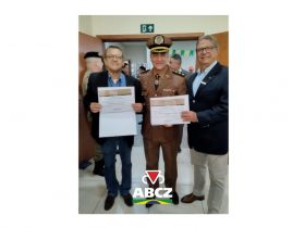 ABCZ recebe diploma de Colaboradora Benemérita da Polícia Militar de Minas Gerais