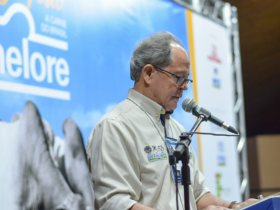 Presidente da ABCZ participa de abertura de 9º Simpósio Nelore